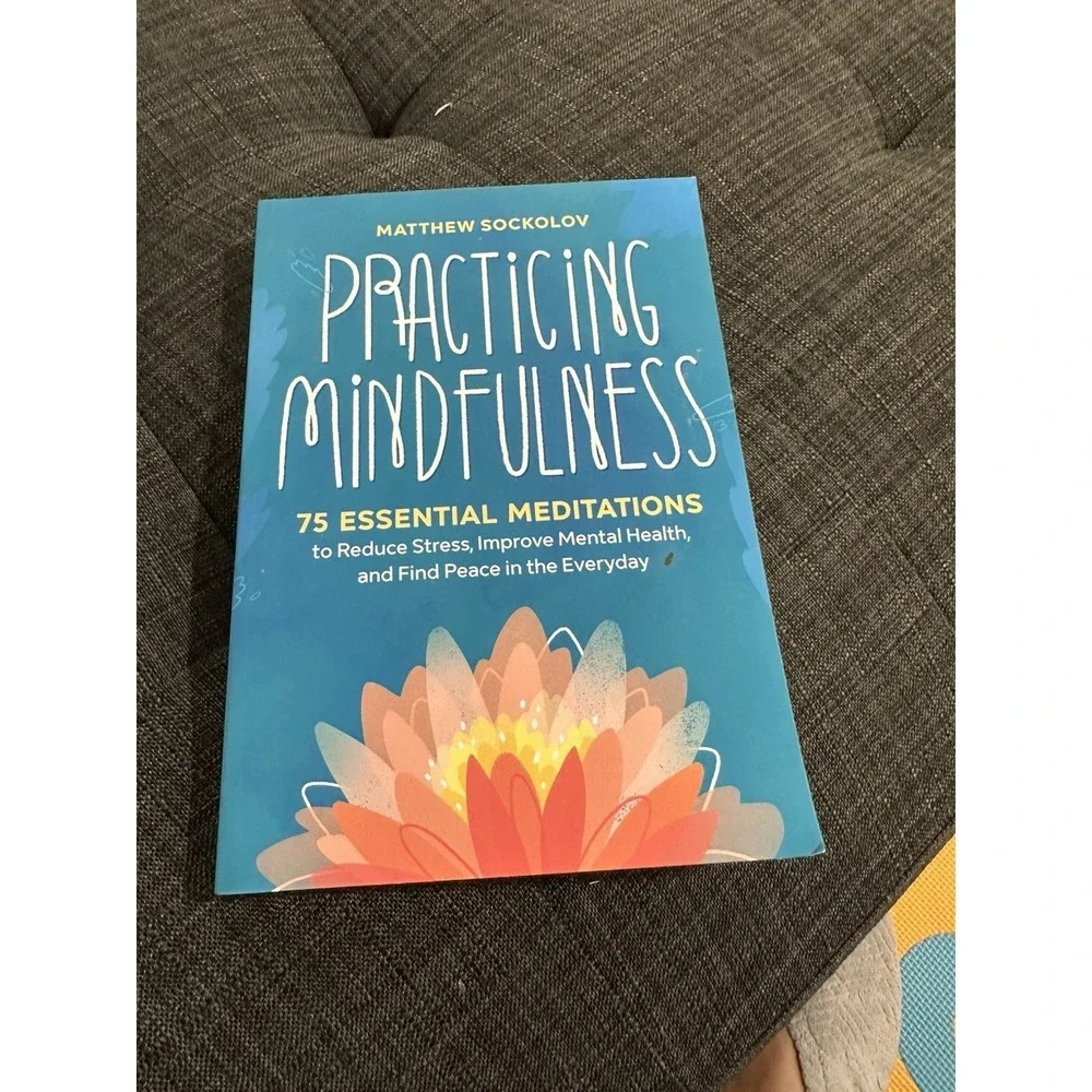 Matthew Sockolov Paper Back Book Practicing Mindfulness